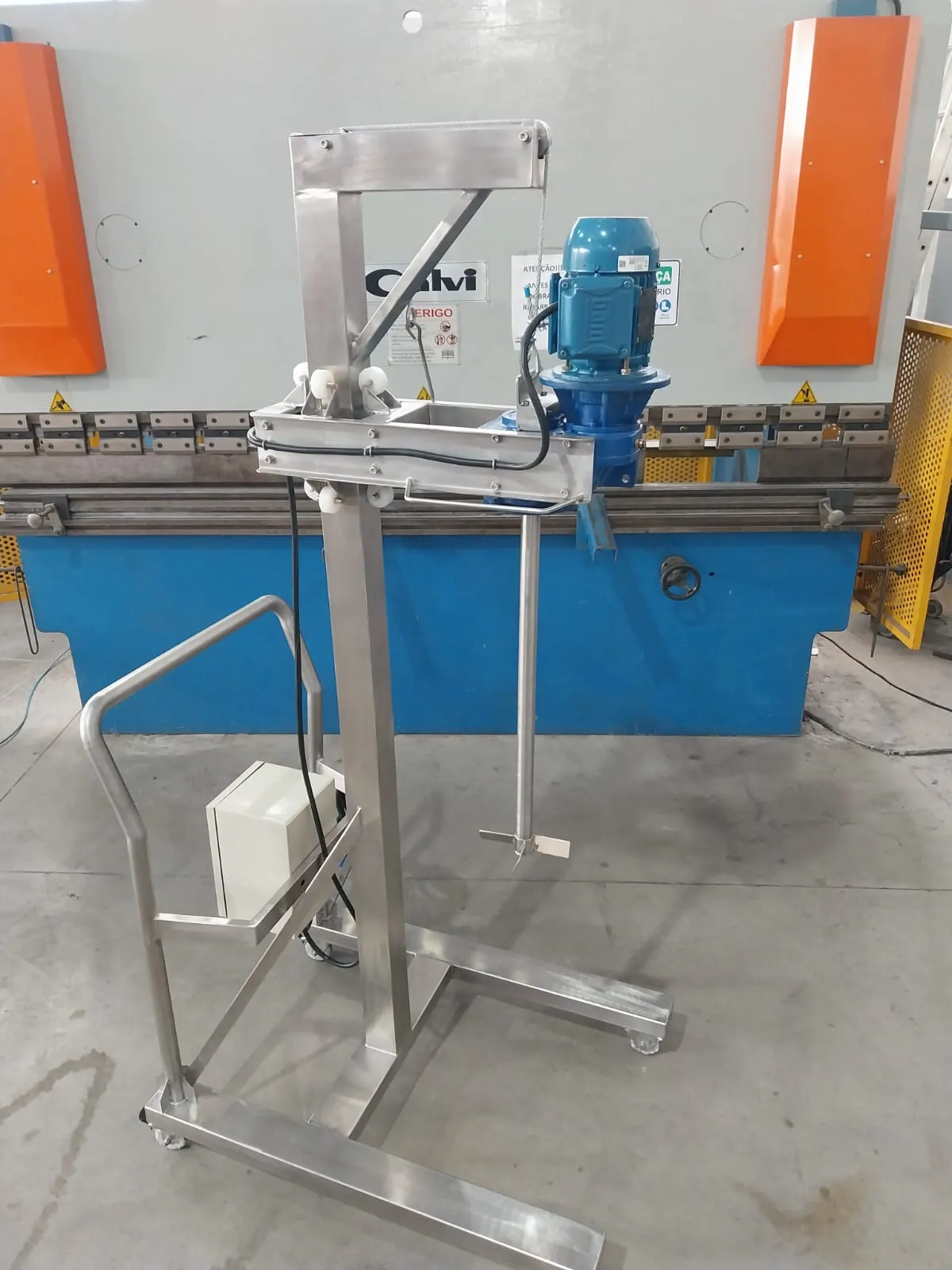 Agitador industrial em aço inox acoplado a máquina