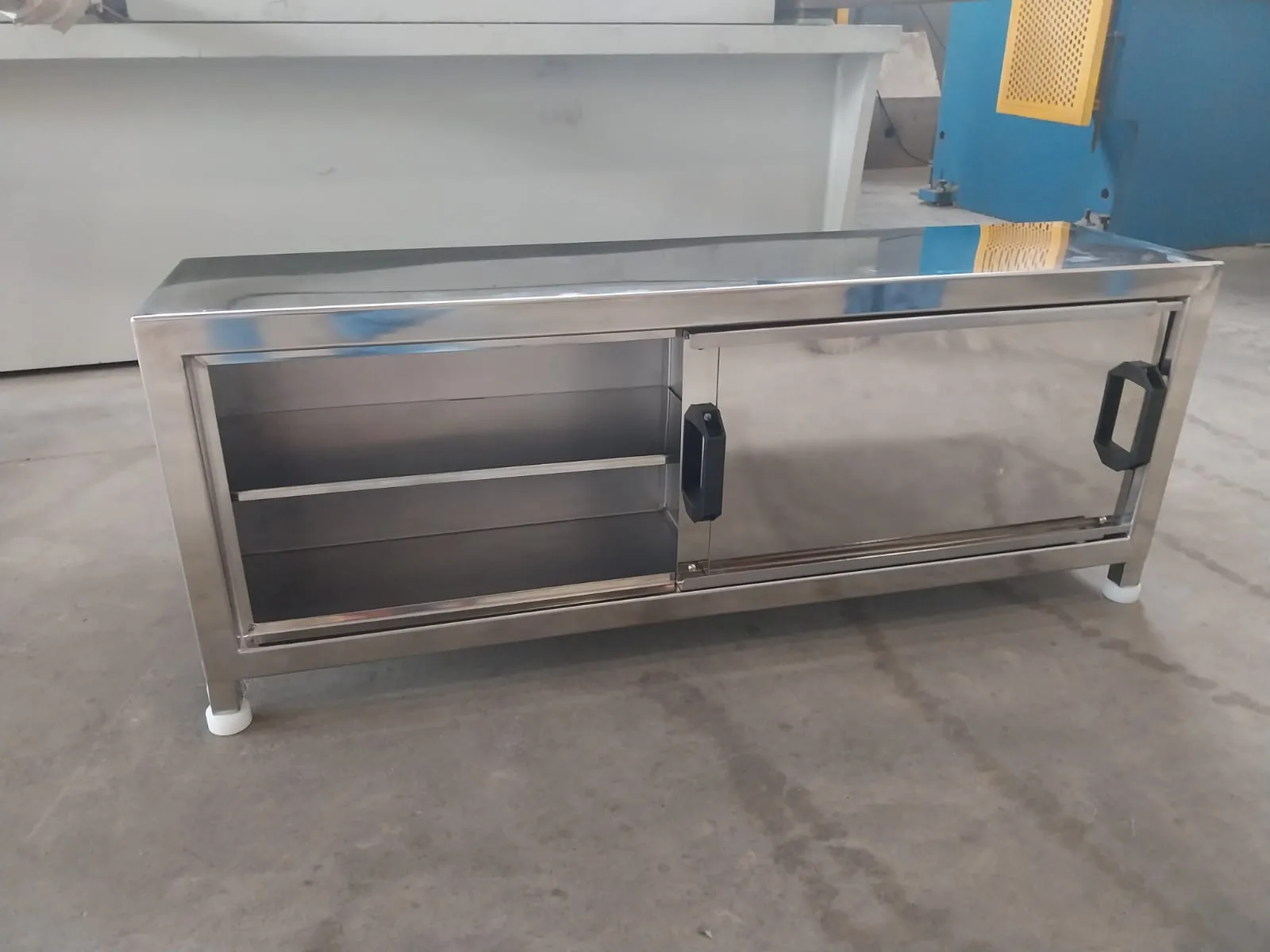 Banco de pulo com portinhola em aço inox