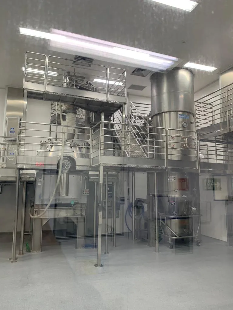 Escada de acesso em aço inox acoplada a tanque