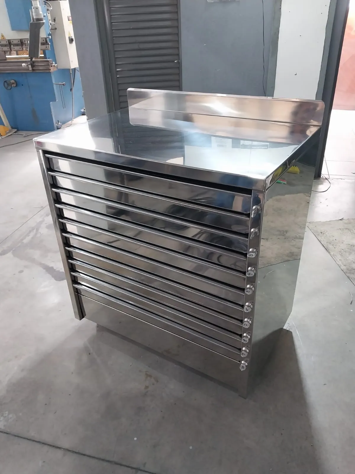 Bancada com gaveteiro em aço inox