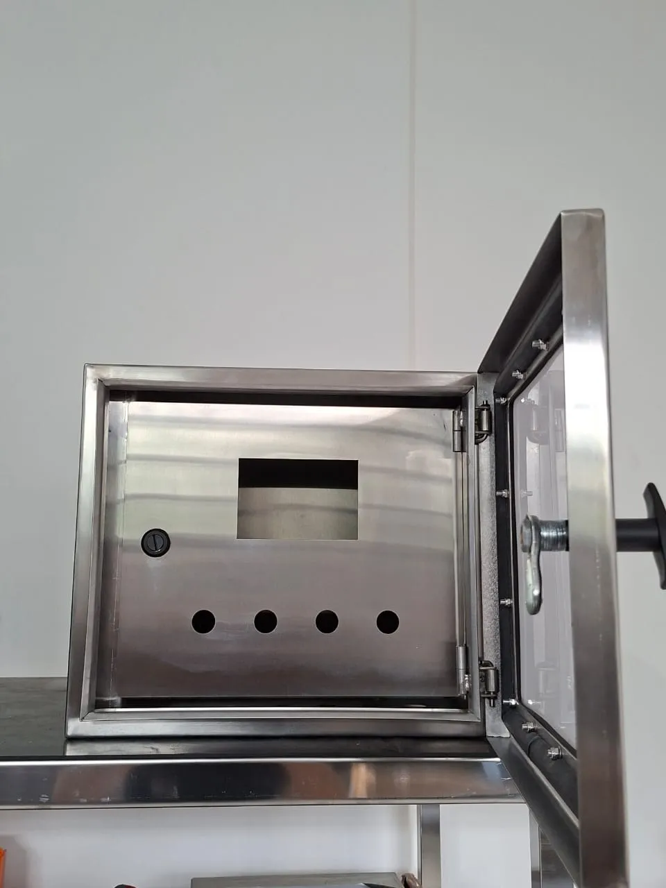 Painel elétrico em aço inox com visor