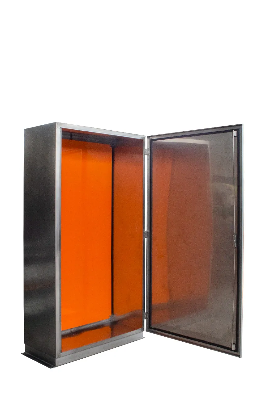 Painel elétrico em aço inox com fechadura, acabamento liso