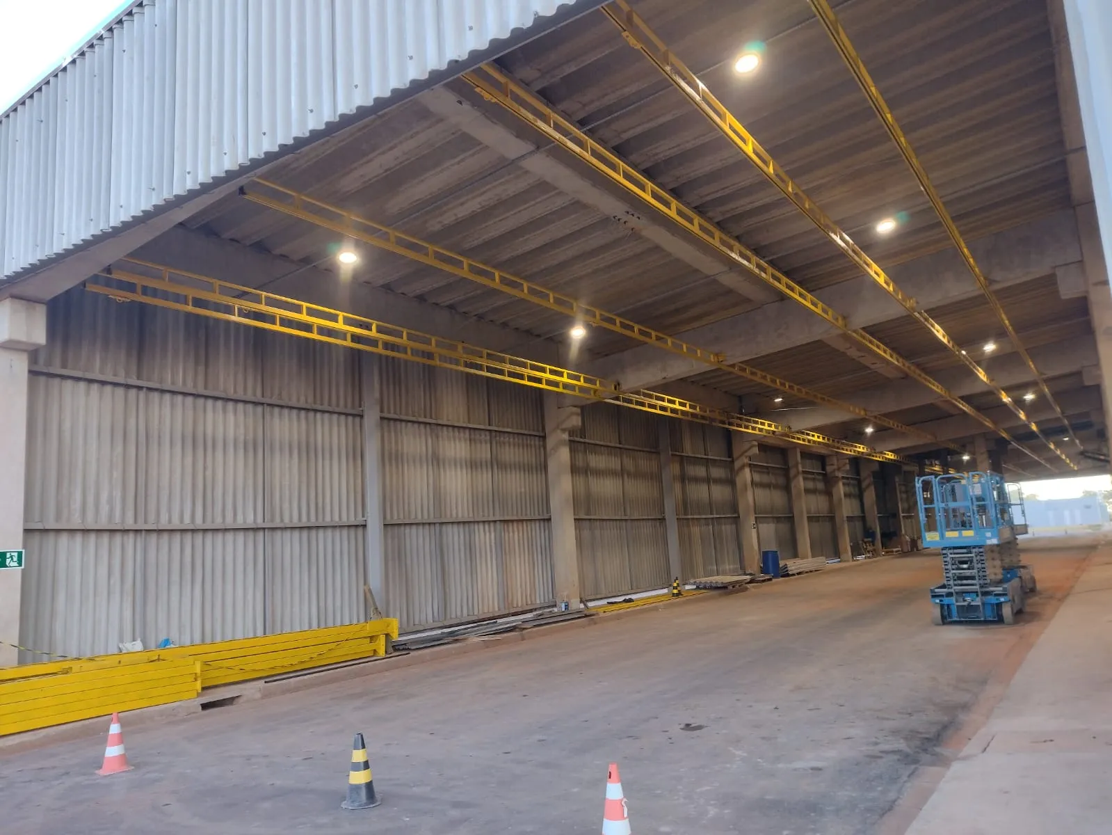 Plataforma industrial em aço inox com piso antiderrapante